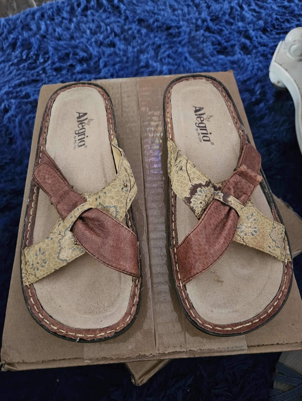 Alegria Brown and Tan Leather Slide Sandal Sz 9 $15